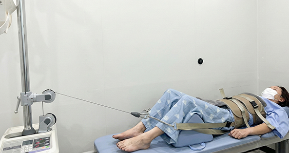 허리 견인치료이미지